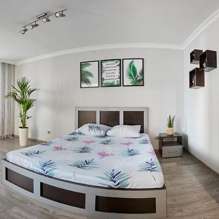 Babylon Apartments On Chornovola Ривне Екстериор снимка